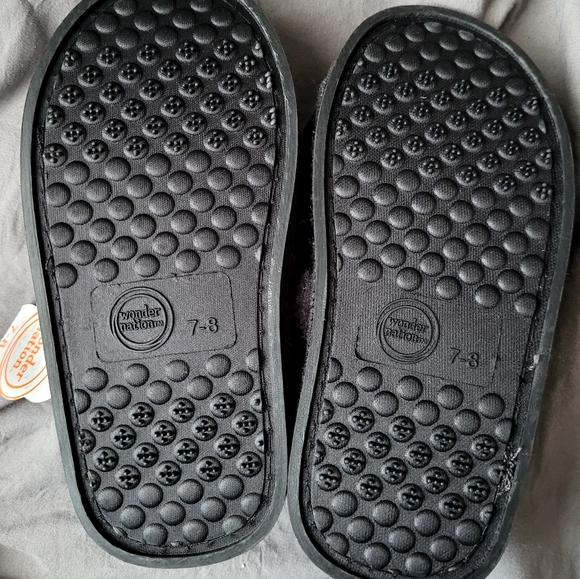 Slippers - Picture 2 of 3